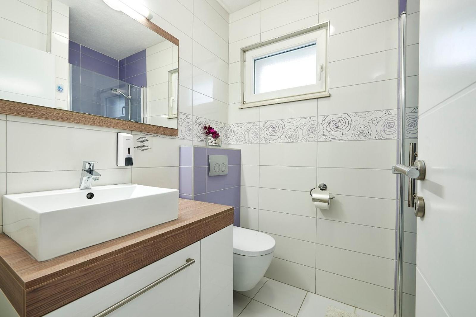 Apartments With A Parking Space Mavarstica, Ciovo - 17803 تروغير الغرفة الصورة